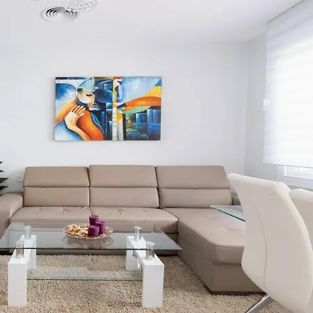 Lovely Apartament Near The Beanch Of トレモリノス