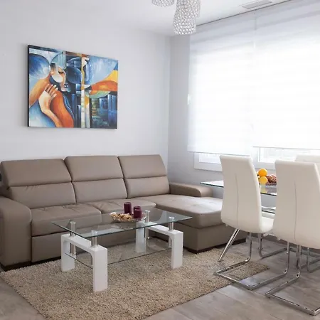 Lovely Apartament Near The Beanch Of